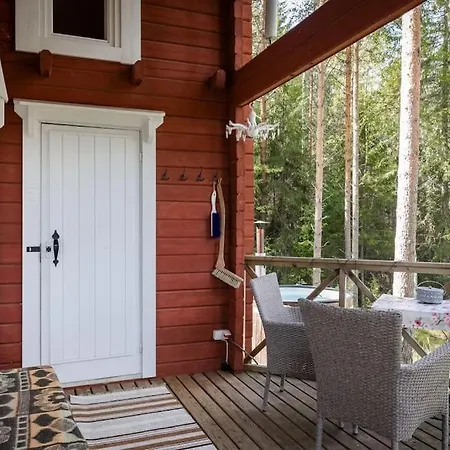 Traditional With Hot Tub Шале Uurainen