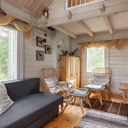 Chalet Traditional With Hot Tub Uurainen