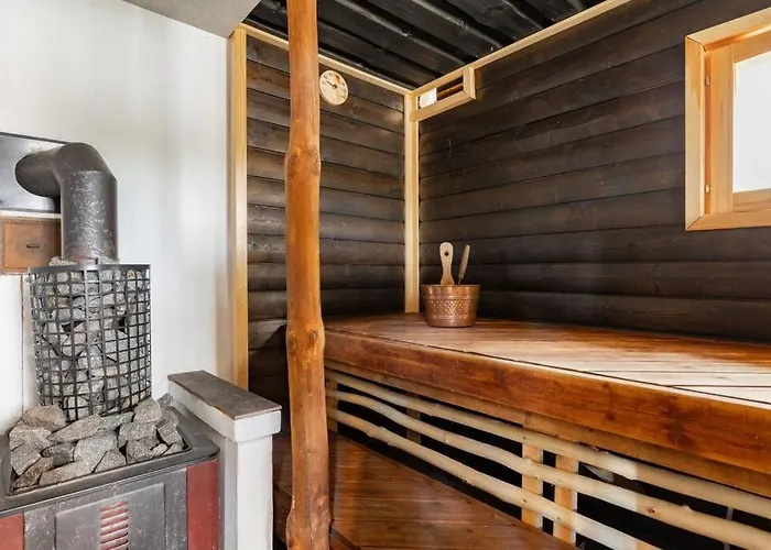 Traditional With Hot Tub Uurainen